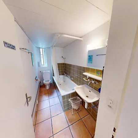 Solution-grischun - Zentral - Etagenbett - Smart Tv - Kaffe&tee Apartment *